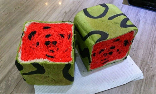 Tận mục bánh mì hình dưa hấu gây sốt