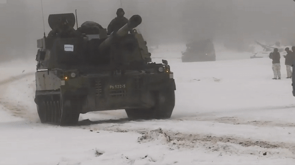 Các quốc gia thành viên NATO trước đây đã mua lựu pháo K9 bao gồm: Na Uy, Phần Lan, Ba Lan, Thổ Nhĩ Kỳ và Estonia. Đến nay, lựu pháo đã tìm được sử dụng tại 9 quốc gia trên toàn cầu.