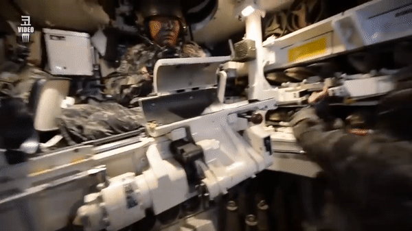 Vào cuối tháng 4/2023, Bộ Quốc phòng Romania đã chuyển một yêu cầu tới quốc hội nước này để xét duyệt chương trình trang bị vũ khí, bao gồm cả việc mua pháo tự hành K9.