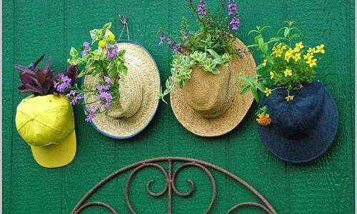 Tự chế chậu hoa trang trí nhà từ đồ tái chế