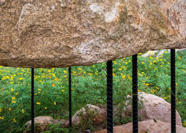 Kiến trúc mái đá giữa công viên Việt làm sốc báo Tây