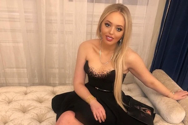 Ái nữ út nhà Donald Trump “đốt mắt” với gu thời trang nóng bỏng