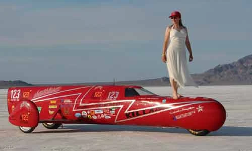 Ngỡ ngàng siêu mô tô điện chạy nhanh nhất thế giới