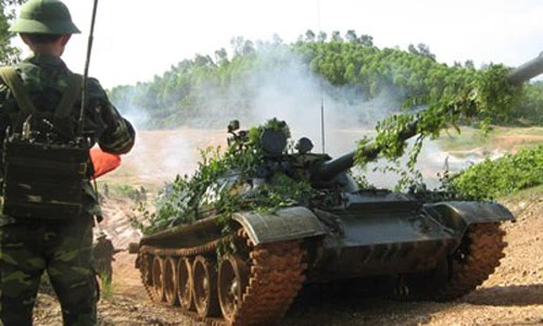 Xem bộ đội, xe tăng Quân khu 1 ầm ầm xung trận