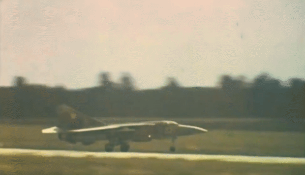 Phương Tây đánh giá đây là một trong những tiêm kích tệ hại nhất thế giới. Tuy nhiên chính MiG-23 đã có lần làm cả châu Âu náo loạn.