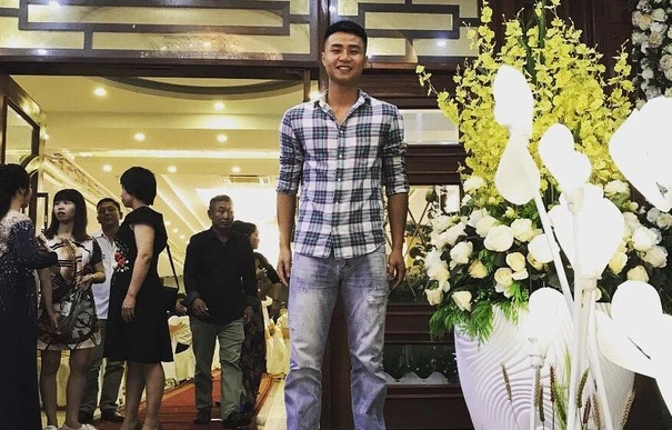 Thủ môn Văn Toản ngoài đời chuộng gu ăn mặc giản dị, nam tính