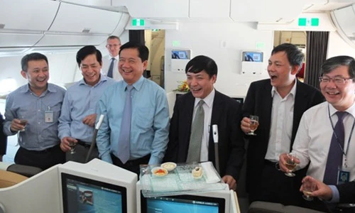 Bên trong khoang lái máy bay tối tân của Airbus ở VN