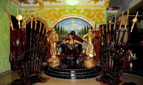 Thăm những biệt thự đắt đỏ của nam ca sĩ Việt đình đám