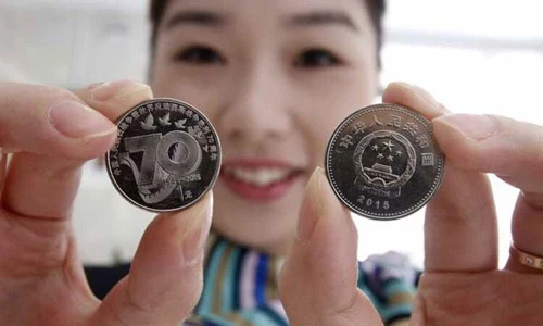 Người dân Trung Quốc xếp hàng đổi tiền xu kỷ niệm