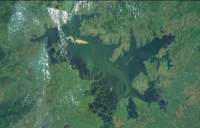 Bí ẩn hồ nước ngọt được ví "Tam giác quỷ của phương Đông"