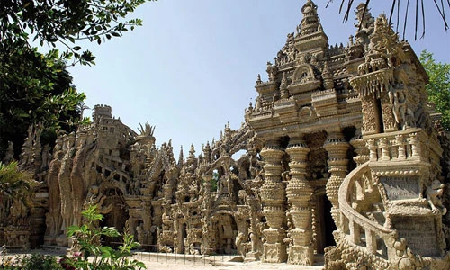 Tận mục nhà kỳ dị xây 33 năm từ sỏi đá