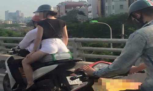 Gái trẻ chân dài, mặc hở gây xôn xao đường phố Việt