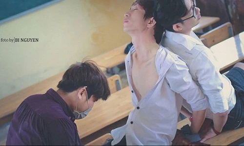 Thêm bộ ảnh “Ấu dâm học đường” gây tranh cãi