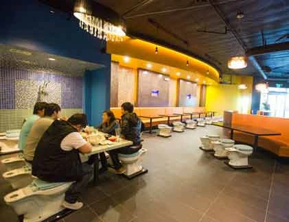 Mỹ khai trương nhà hàng bồn cầu “hút” khách