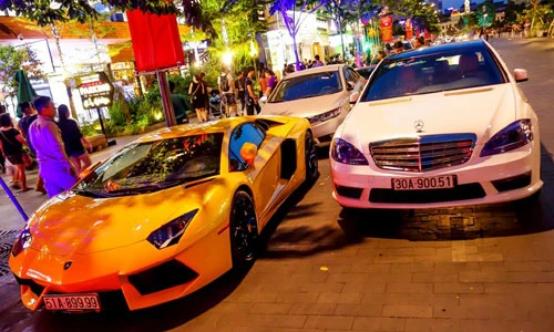 Dàn siêu xe triệu đô của đại gia Việt "náo loạn" Sài Gòn