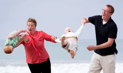 Cười ngả nghiêng với khoảnh khắc hài hước của các em bé