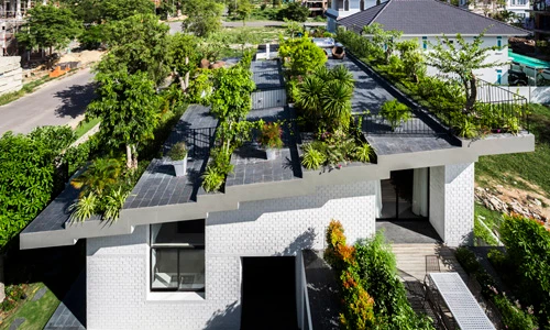 Ngôi nhà có khu vườn treo tuyệt đẹp ở Nha Trang