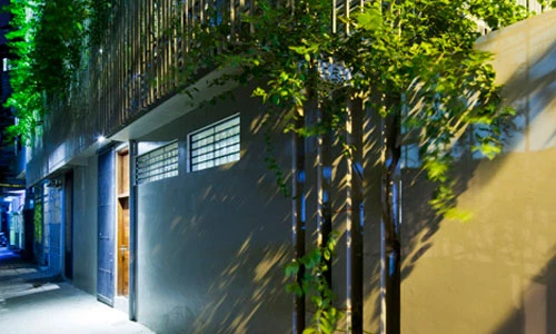 Nhà Xanh Hà Nội sốt xình xịch trên báo ngoại