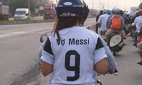 Tên áo bóng đá “không thể độc hơn” của giới trẻ Việt