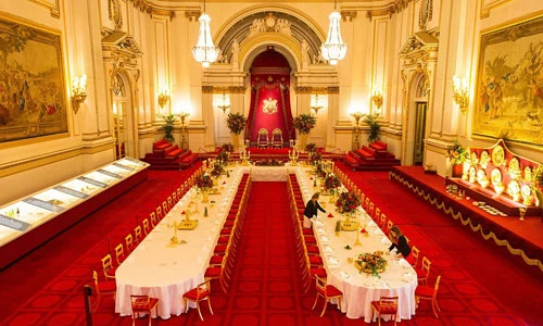 Tận mục bữa tiệc xa hoa trong cung điện Buckingham