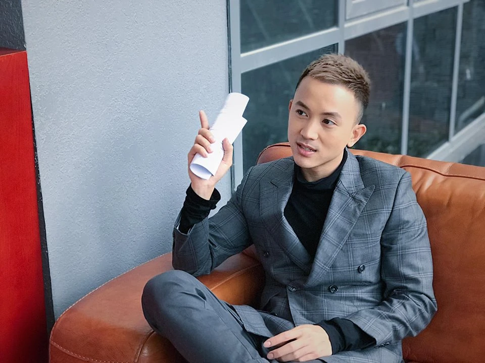 Ngắm thời trang soái ca của Dũng đào hoa trong “Về nhà đi con”