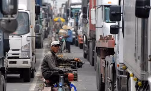 Thót tim cảnh kiếm ăn trước miệng tử thần ở Sài Gòn