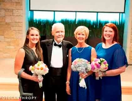 Sắp chết vì ung thư, tặng quà đặc biệt cho gia đình