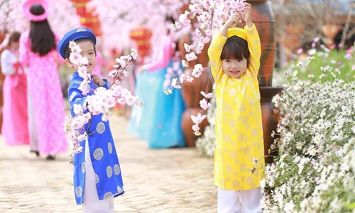 Bí quyết chọn màu áo đi chúc Tết đầu năm để cả năm may mắn