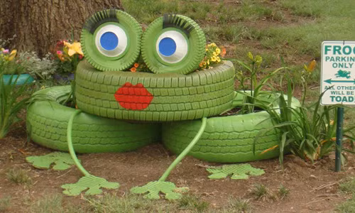 Trang trí sân vườn ấn tượng từ lốp xe cũ