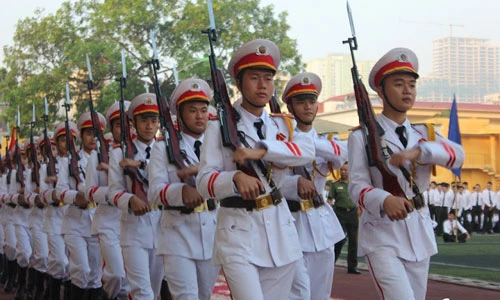 Mãn nhãn Học viện An Ninh Nhân dân diễu binh hoành tráng