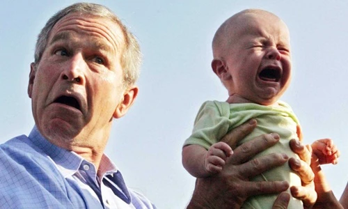 Hình ảnh hài hước khó quên về ông George W. Bush