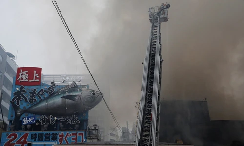 Hình ảnh cháy chợ cá lớn nhất thế giới ở Nhật Bản