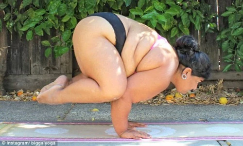 Cô gái hơn 100kg tập Yoga “trồng cây chuối” điêu luyện