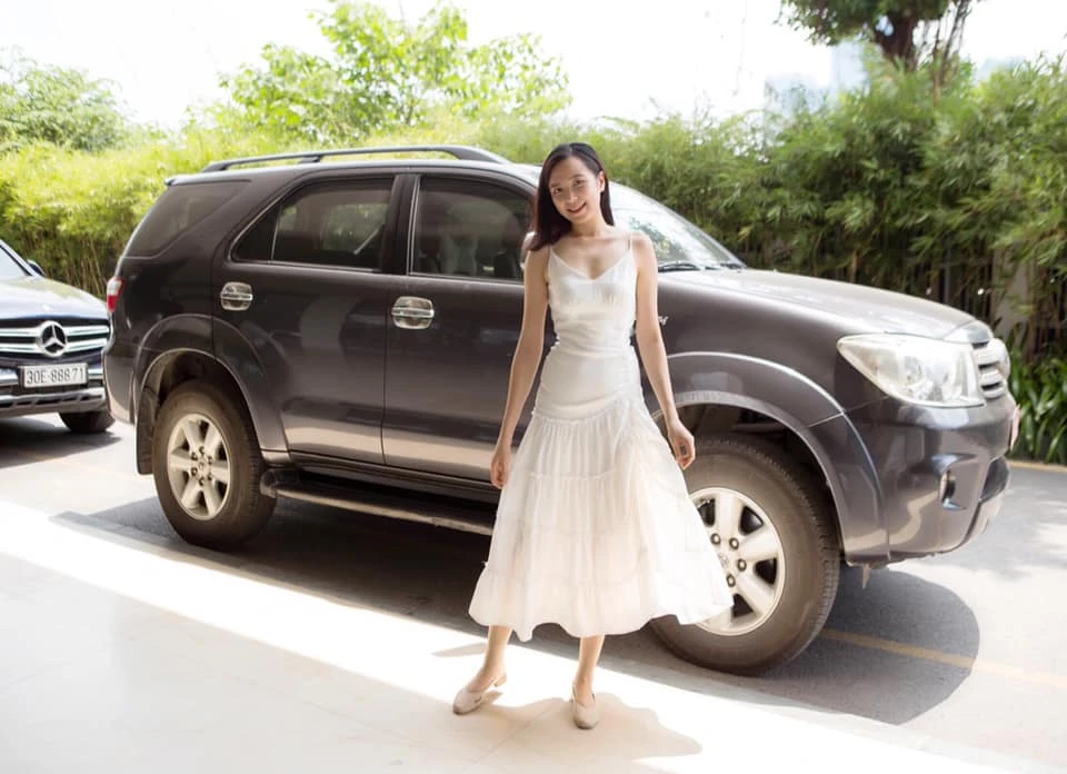 Lan “Những cô gái trong thành phố” sành điệu khác hẳn quê mùa trong phim