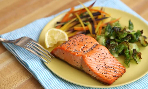 Ăn cá hồi thường xuyên đem lại những lợi ích sức khỏe bất ngờ