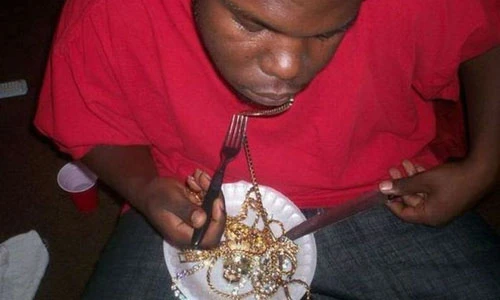 Khoảnh khắc hài hước: Bữa ăn... "đạm bạc"