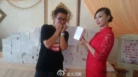Sự thật "ngã ngửa" trong hộp quà iPhone 6 plus tại đám cưới