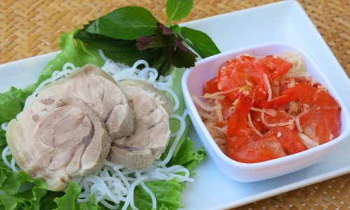 Đặc sản ngon ngất ngây, say lòng người của xứ Huế mộng mơ