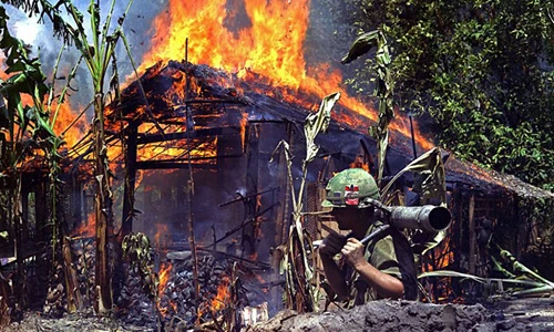 Ảnh khói lửa cho thấy sự khốc liệt của chiến tranh VN