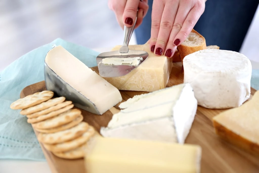 Điều gì xảy ra với cơ thể khi bạn ăn phô mai mỗi ngày?