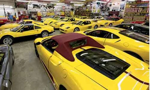 Bộ sưu tập siêu xe Ferrari vàng chóe lớn nhất thế giới