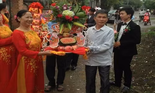 Dàn bê tráp U50, U60 trong đám hỏi độc nhất Việt Nam