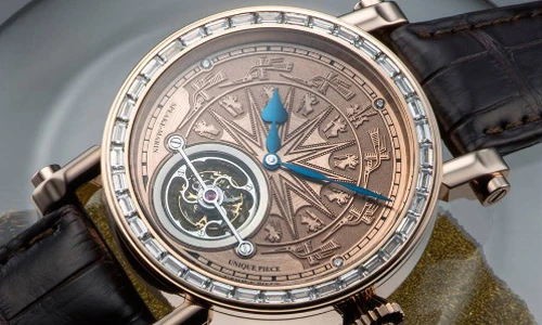 Tận mục đồng hồ hình trống đồng 4 tỷ vừa ra mắt VN