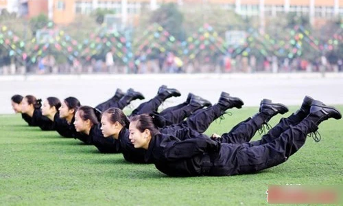 Ngắm ảnh độc tiếp viên hàng không xinh đẹp tập võ