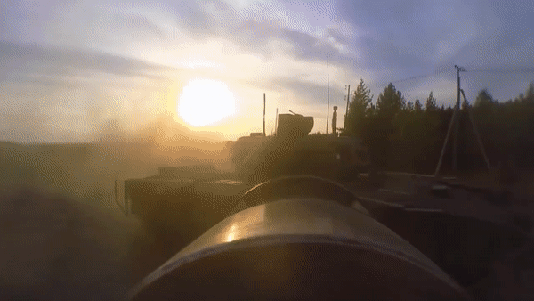 Phía Nga cho biết, T-14 Armata là xe tăng chủ lực thế hệ ba duy nhất trên thế giới, ứng dụng công nghệ vượt trội so với các đối thủ phương Tây.