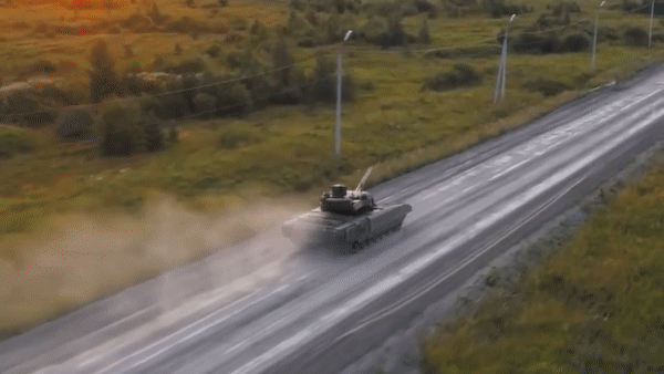 Tập đoàn Uralvagonzavod (UVZ) bắt đầu thiết kế dự án T-14 Armata từ năm 2009 với tham vọng chế tạo ra một siêu tăng đúng nghĩa.