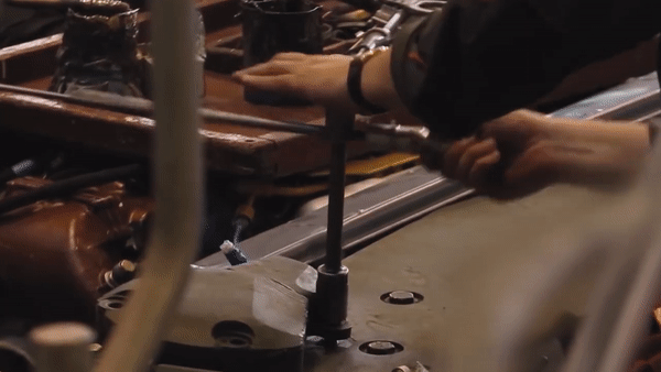 T-14 Armata là tên gọi của xe tăng chiến đấu chủ lực (MBT) thế hệ ba được Nga phát triển trên nền tảng chiến đấu đa năng (UBP) Armata, dòng xe tăng này ra mắt vào ngày 9/5/2015.