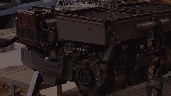 Sự ra mắt của T-14 Armata khiến giới yêu quân sự bất ngờ bởi từ khi tách ra từ Liên Xô, Nga không sở hữu bất kỳ loại xe tăng tự thiết kế nào.