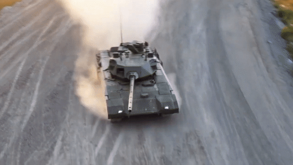 T-14 Armata được trang bị ít nhất ba lớp phòng thủ. Đầu tiên là hệ thống phòng thủ chủ động Afganit, có khả năng phát hiện đạn chống tăng đang phóng đến nhờ cụm radar mảng pha quét điện tử chủ động (AESA) gắn ở 4 mặt tháp pháo.