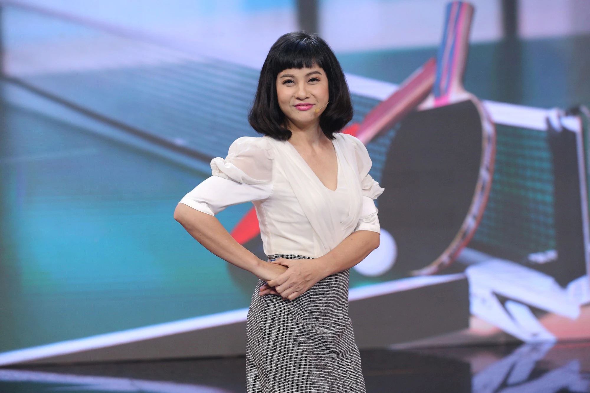 Ngắm gu thời trang ngày càng trẻ ra của Cát Phượng